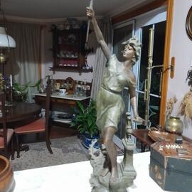 Statue given to Valentine Armstrong Snr