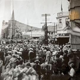 Queen Elizabeth and Prince Philip on their 1953 tour - Greymouth *PHOTO ALBUM*