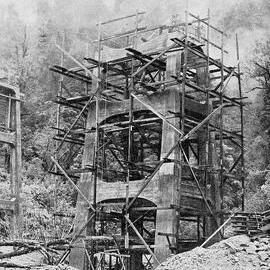  Tower construction for the Newman Creek bridge on the Westport - Inangahua line.1939.