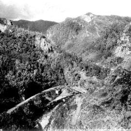 Hairpin Bend, 10 Mile Creek,10 miles north of Greymouth.1928.