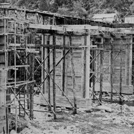 Work on the new bridge being built on the Buller Gorge road at Ohika.1937.