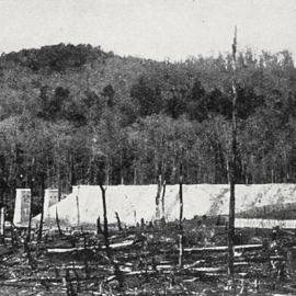 A BRIDGE AND EMBANKMENT ON THE NELSON - WESTPORT SECTION OF RAILWAY.1911.
