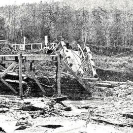 Flood damaged bridge at Larrys Creek - between Reefton and Inangahua.1926.