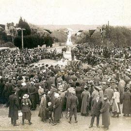 Pioneer Statue unveiled Hokitika 1914