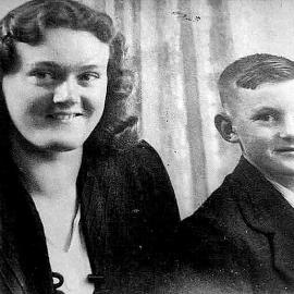 Pearl and Pat Hende, Pukekura.