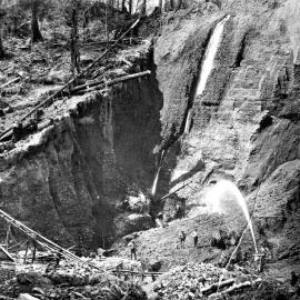 Sluicing for gold in a pit near Westport.1898.