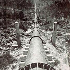 A big pipeline on the Kumara goldfields.1913.