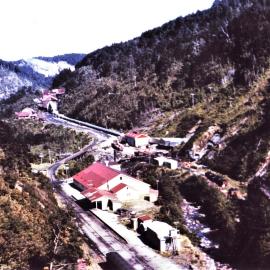 REWANUI COAL SITE DEVASTATED - LANDSLIDE DESTROYS BUILDINGS. SEPTEMBER 1988.