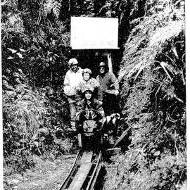 Tourists visit Greymouth goldmine, 1993