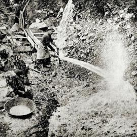Sluicing claim at New Creek, Howard diggings, north of Murchison.1925.