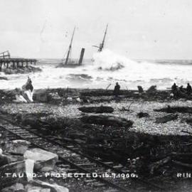 Taupo shipwreck Cobden, Grey River, 1900