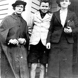 Charlotte Myrtle Sharp (Magee) and her son Elvin Bamfield Wilder Sharp , and his sister Violet Myrtle Hutchins (Sharp) .