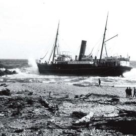 Mapourika wrecked on the Cobden Tiphead