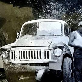 Fox Hills about 1965. MOW. South Westland gangs recovering one of their own trucks.