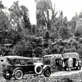  Cars belonging to a party halted on a stretch of road during the return journey to Hokitika.1928.